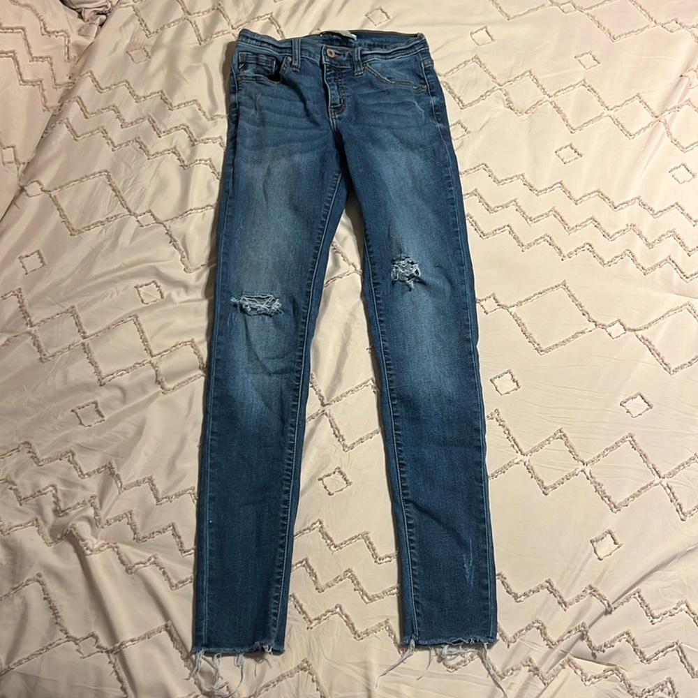 KanCan Size 5/26 Destructed Skinny Jeans